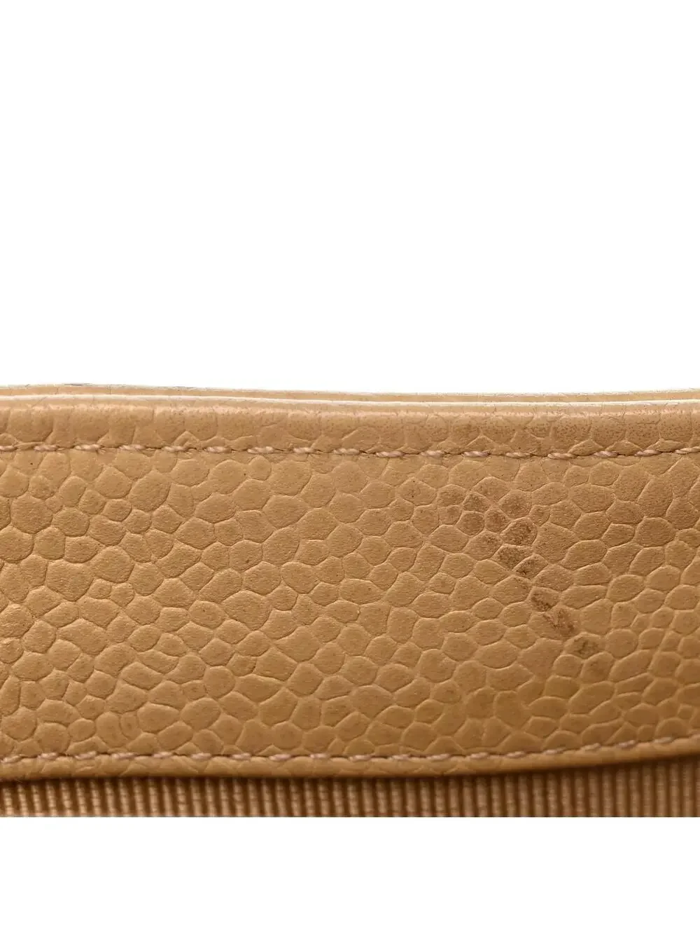 CHANEL indulge timeless